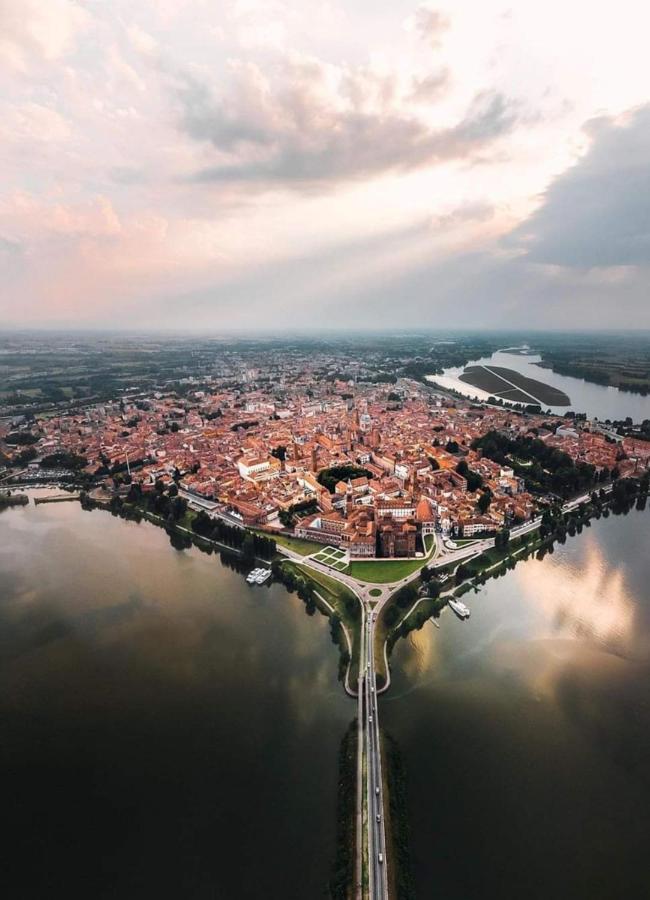 Pace, Luminosita E Comodita A Due Passi Dal Garda Volta Mantovana Luaran gambar