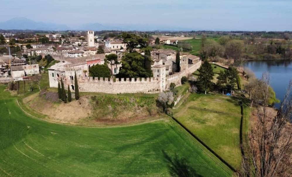 Pace, Luminosita E Comodita A Due Passi Dal Garda Volta Mantovana Luaran gambar