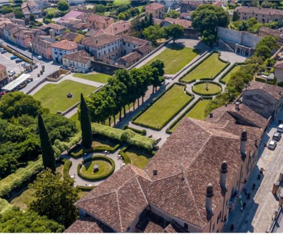Pace, Luminosita E Comodita A Due Passi Dal Garda Volta Mantovana Luaran gambar